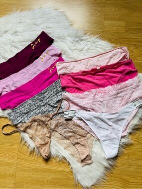 VICTORIA’S SECRET | Lot of thongs and Underwear Size Large